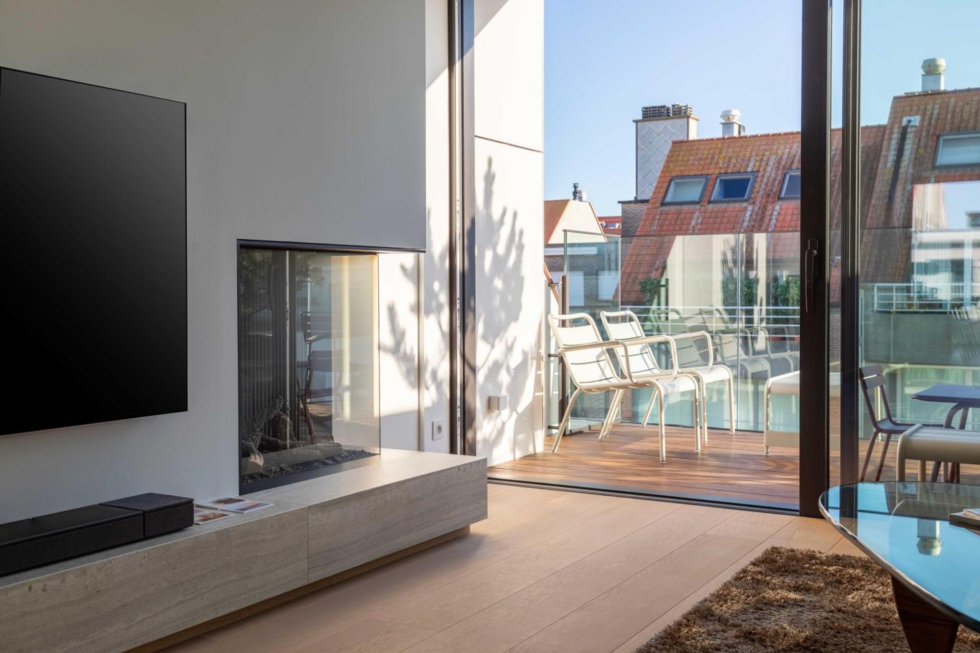 Stunning Duplex - 3 Bedroom - 2 Sunny Terrasses *